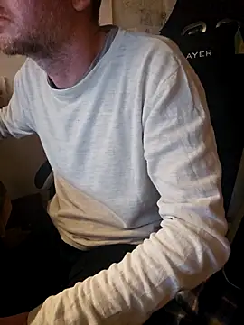 Snapshot of verylargecock chatting on March 1, 6:37 am verylargecock online show from March 1, 6:37 am