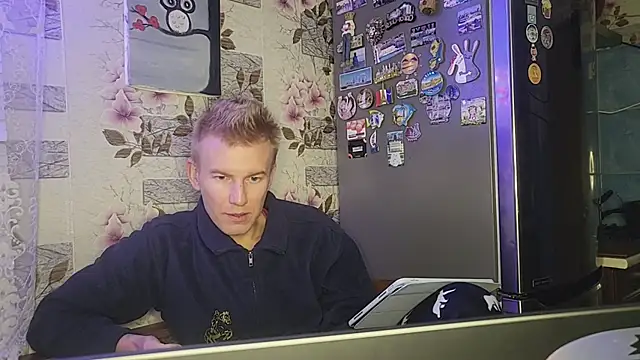 Vuitton online show from January 18, 12:25 am