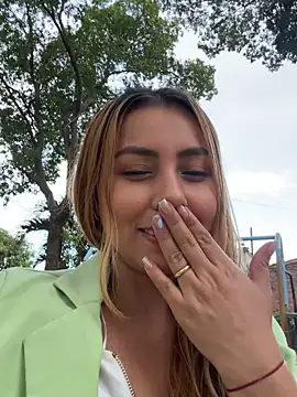 Brittanyrosexx online show from December 2, 9:21 pm