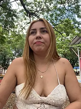 Snapshot of Brittanyrosexx chatting on May 12, 5:32 pm Brittanyrosexx online show from May 12, 5:32 pm