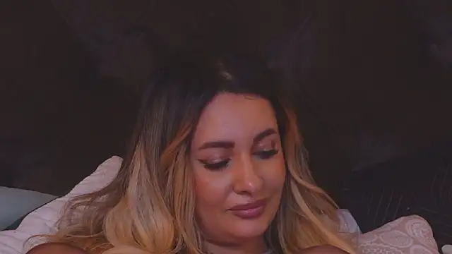 YaaraCollins online show from December 4, 3:15 am