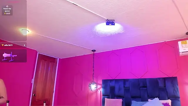 chantall1375 online show from September 18, 11:45 am