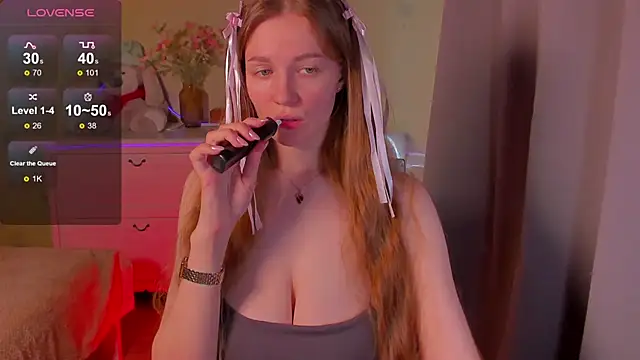 SweetMilkis online show from April 24, 11:45 am