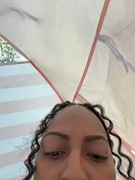 Snapshot of ChocolateTingz chatting on April 8, 10:43 pm ChocolateTingz online show from April 8, 10:43 pm