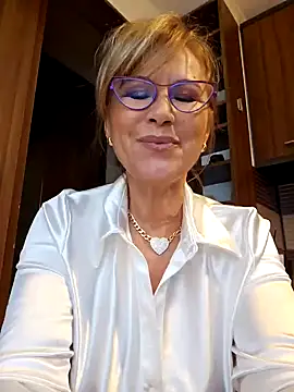 Snapshot of elacoquette chatting on January 19, 12:49 am elacoquette online show from January 19, 12:49 am