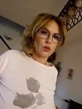 Snapshot of elacoquette chatting on February 1, 2:34 pm elacoquette online show from February 1, 2:34 pm