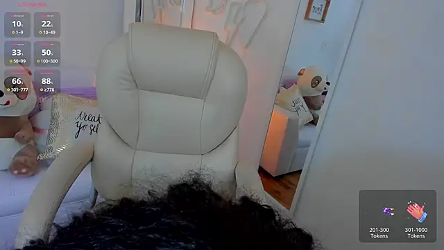 zobe love online show from March 17, 4:54 pm