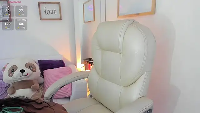 Snapshot of zobe_love chatting on June 26, 4:55 pm zobe love online show from June 26, 4:55 pm