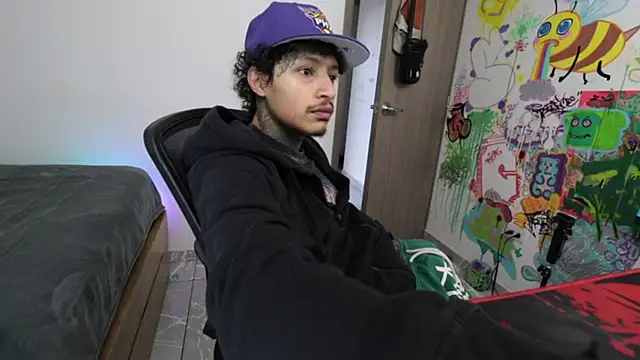 trieone online show from February 13, 1:51 pm