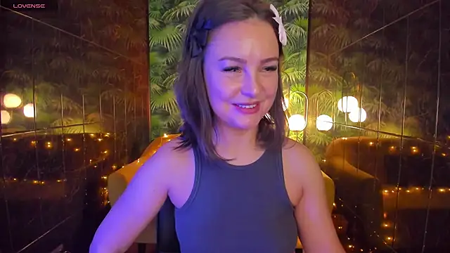 Snapshot of MilenaMellow chatting on December 27, 2:47 am MilenaMellow online show from December 27, 2:47 am