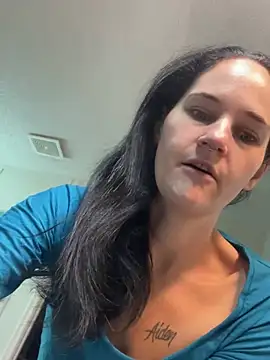 Snapshot of lolabunny9 chatting on January 15, 2:56 pm lolabunny9 online show from January 15, 2:56 pm