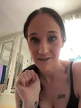 Snapshot of lolabunny9 chatting on February 7, 4:24 pm lolabunny9 online show from February 7, 4:24 pm