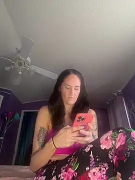 Snapshot of lolabunny9 chatting on February 12, 4:11 pm lolabunny9 online show from February 12, 4:11 pm