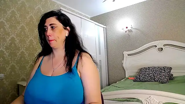 Evelyn Shy online show from April 7, 8:37 am