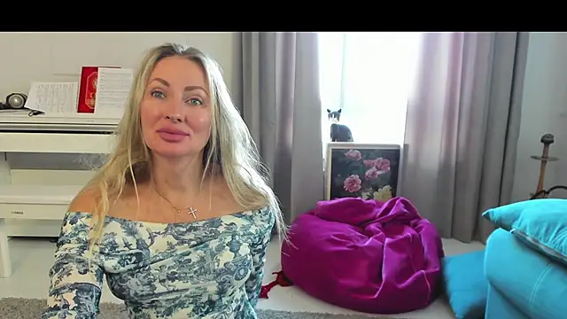 Veola new online show from October 8, 3:59 am