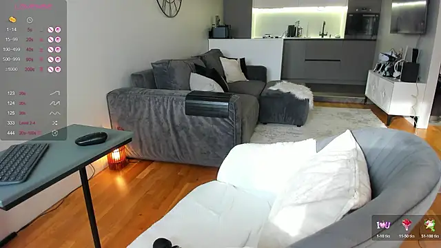 Snapshot of Juicy_Bella chatting on February 11, 9:14 am Juicy Bella online show from February 11, 9:14 am