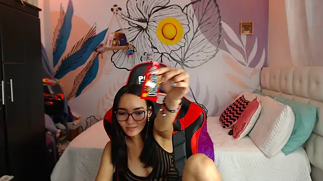 LinzyBaner online show from February 6, 11:37 pm