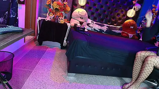 AlexHoe  online show from September 14, 6:51 pm