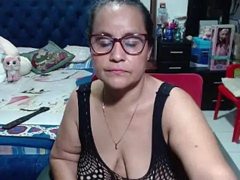 Snapshot of pervert_mommy_ chatting on January 13, 2:53 pm pervert mommy  online show from January 13, 2:53 pm
