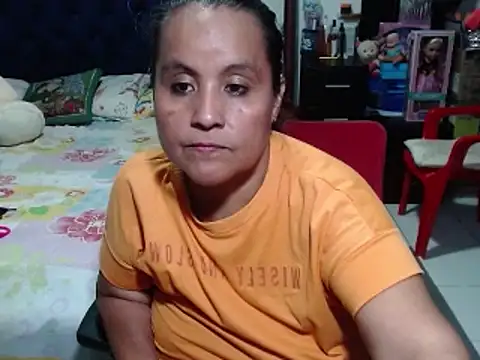 Snapshot of pervert_mommy_ chatting on February 3, 12:36 pm pervert mommy  online show from February 3, 12:36 pm