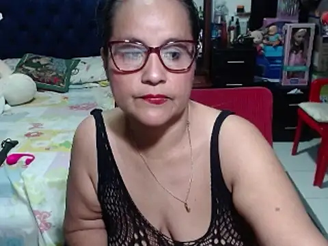 Snapshot of pervert_mommy_ chatting on February 4, 12:44 pm pervert mommy  online show from February 4, 12:44 pm