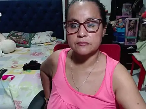 Snapshot of pervert_mommy_ chatting on February 4, 3:47 pm pervert mommy  online show from February 4, 3:47 pm