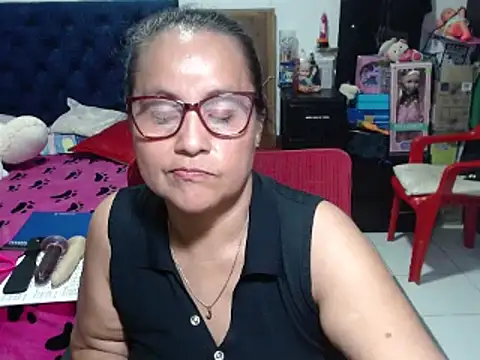 Snapshot of pervert_mommy_ chatting on February 19, 1:28 pm pervert mommy  online show from February 19, 1:28 pm