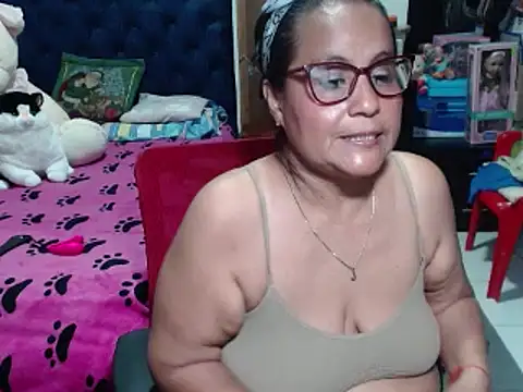 Snapshot of pervert_mommy_ chatting on February 22, 12:29 pm pervert mommy  online show from February 22, 12:29 pm