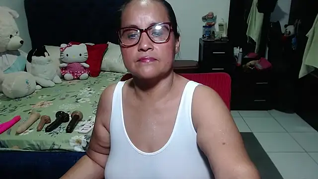 Snapshot of pervert_mommy_ chatting on September 10, 11:32 am pervert mommy  online show from September 10, 11:32 am