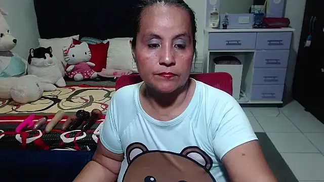 Snapshot of pervert_mommy_ chatting on September 19, 9:43 am pervert mommy  online show from September 19, 9:43 am