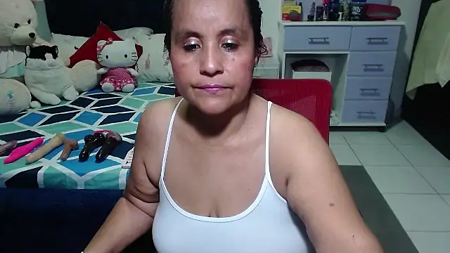 Snapshot of pervert_mommy_ chatting on October 3, 9:50 am pervert mommy  online show from October 3, 9:50 am