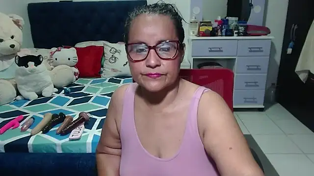 Snapshot of pervert_mommy_ chatting on October 6, 10:12 am pervert mommy  online show from October 6, 10:12 am