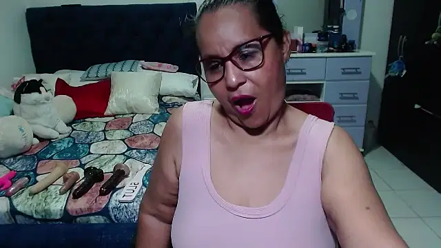 Snapshot of pervert_mommy_ chatting on October 20, 9:54 am pervert mommy  online show from October 20, 9:54 am