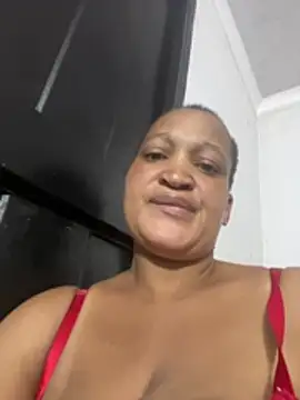 Snapshot of XHotJuicyBootyXX chatting on May 8, 12:10 pm XHotJuicyBootyXX online show from May 8, 12:10 pm