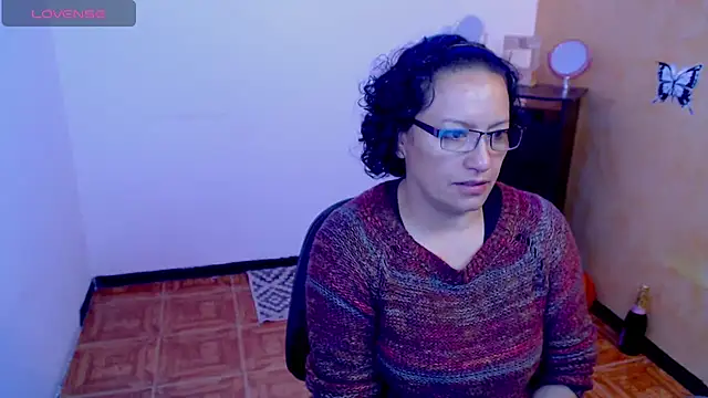 Snapshot of scarlet_wet chatting on December 4, 1:25 am scarlet wet online show from December 4, 1:25 am