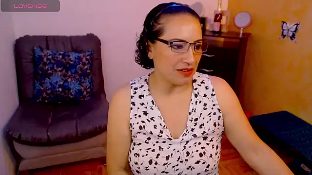 Snapshot of scarlet_wet chatting on December 12, 9:37 pm scarlet wet online show from December 12, 9:37 pm