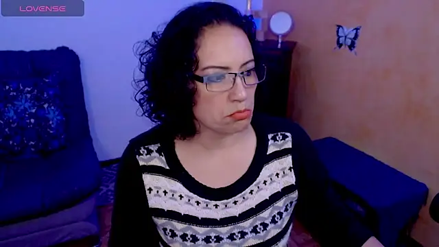 Snapshot of scarlet_wet chatting on December 19, 10:53 pm scarlet wet online show from December 19, 10:53 pm