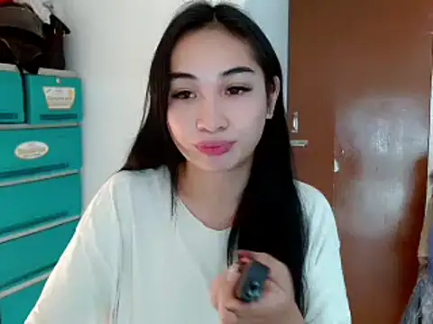 SweetLilly 18 online show from December 23, 6:37 pm