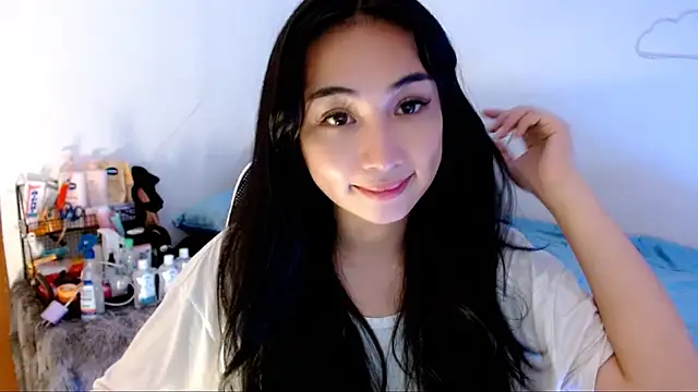 SweetLilly 18 online show from November 9, 5:39 am