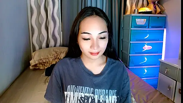SweetLilly 18 online show from June 4, 5:46 am
