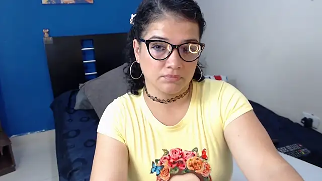 Snapshot of GlendaStarx chatting on April 29, 8:04 pm GlendaStarx online show from April 29, 8:04 pm