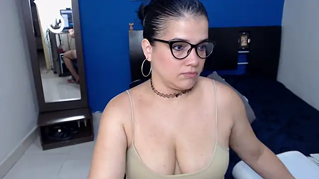 Snapshot of GlendaStarx chatting on May 1, 10:58 pm GlendaStarx online show from May 1, 10:58 pm