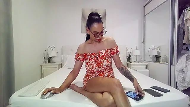 alisonya1 online show from May 28, 3:26 am
