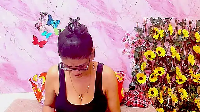 IndianAllure online show from December 4, 5:39 am