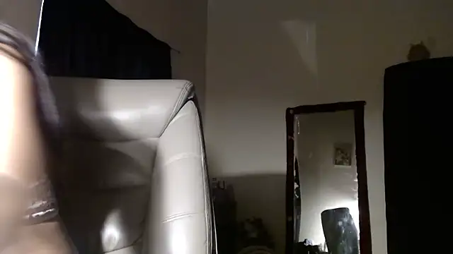 Snapshot of DAELAA chatting on April 10, 4:55 pm DAELAA online show from April 10, 4:55 pm