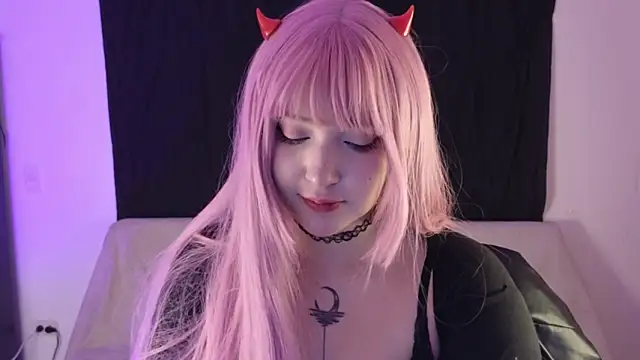 KuroChan420 online show from December 17, 11:05 pm