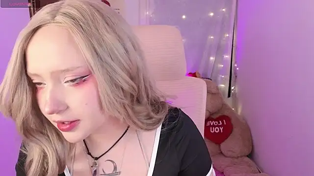 KuroChan420 online show from December 23, 1:25 am