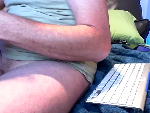 Snapshot of eurodiznee chatting on November 3, 9:43 am eurodiznee online show from November 3, 9:43 am