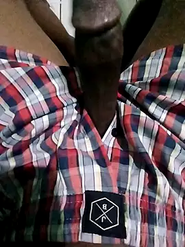 Snapshot of Thato09024573 chatting on May 3, 3:40 pm Thato09024573 online show from May 3, 3:40 pm