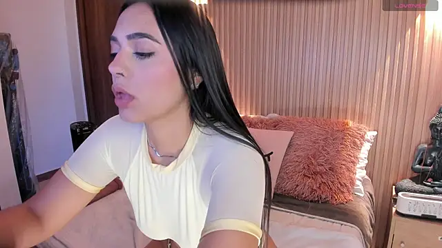 Snapshot of AMELIE_xx chatting on April 23, 1:24 pm AMELIE xx online show from April 23, 1:24 pm